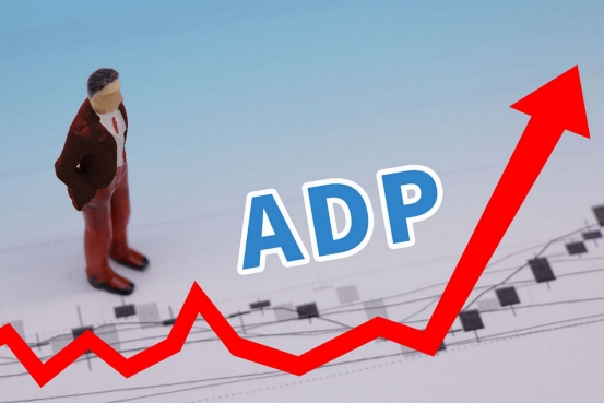 ADP爆冷創兩年新低! 美元重挫黃金飆升，降息預期引燃多頭狂歡
